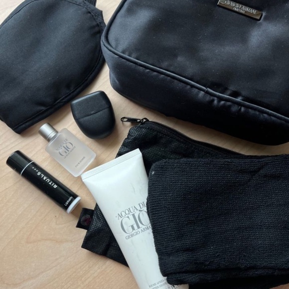 Giorgio Armani - Travel Amenity Kit (Qatar Airways) - Picture 2 of 6